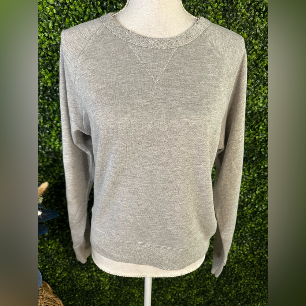 Nwot destressed hem and neck line American eagle 77 unisex gray crew neck nwot